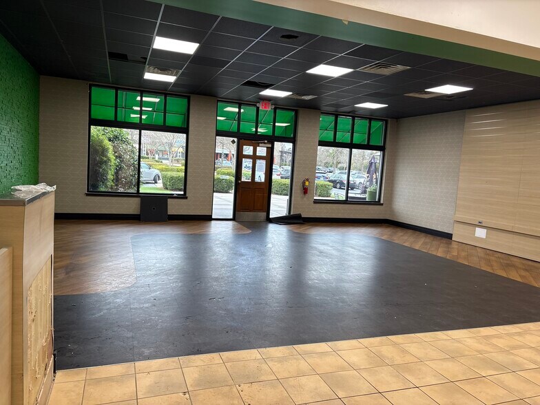 More Photos Of 6516 Kitten Lake Dr, Midland Restaurant For Lease