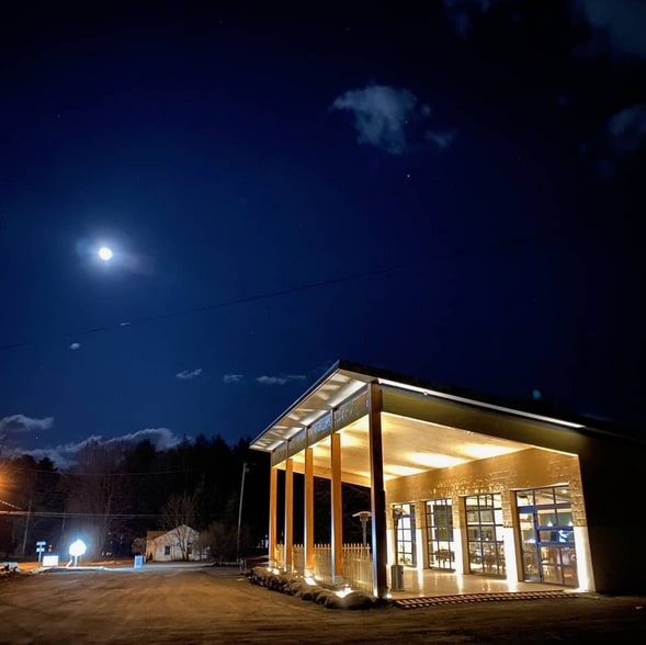 Primary Photo Of 261 Tinker St, Woodstock Restaurant For Sale