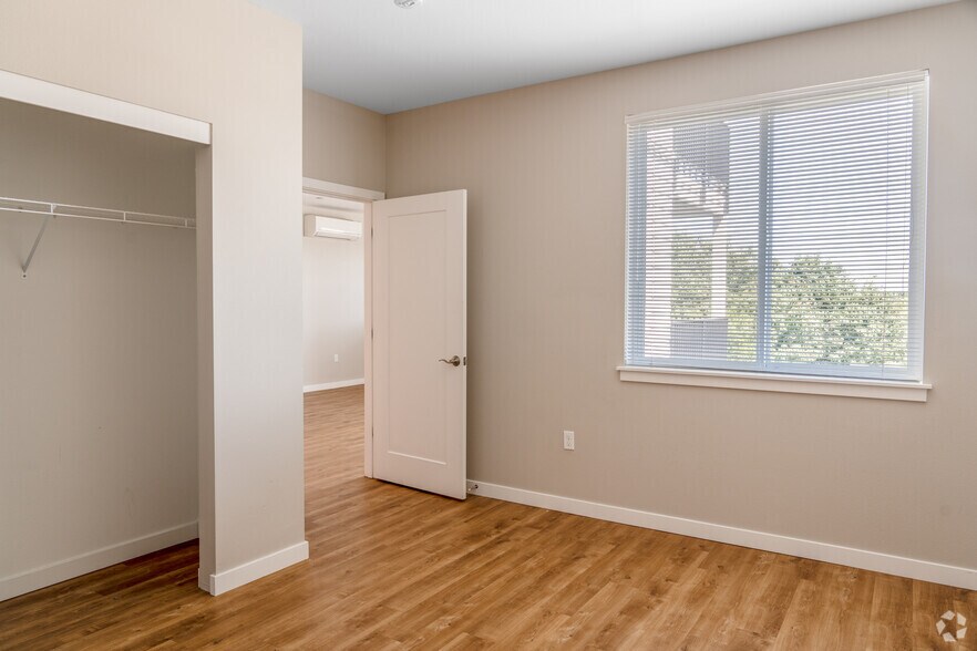 More Photos Of 1415 SE Pardee St, Portland Apartments For Sale