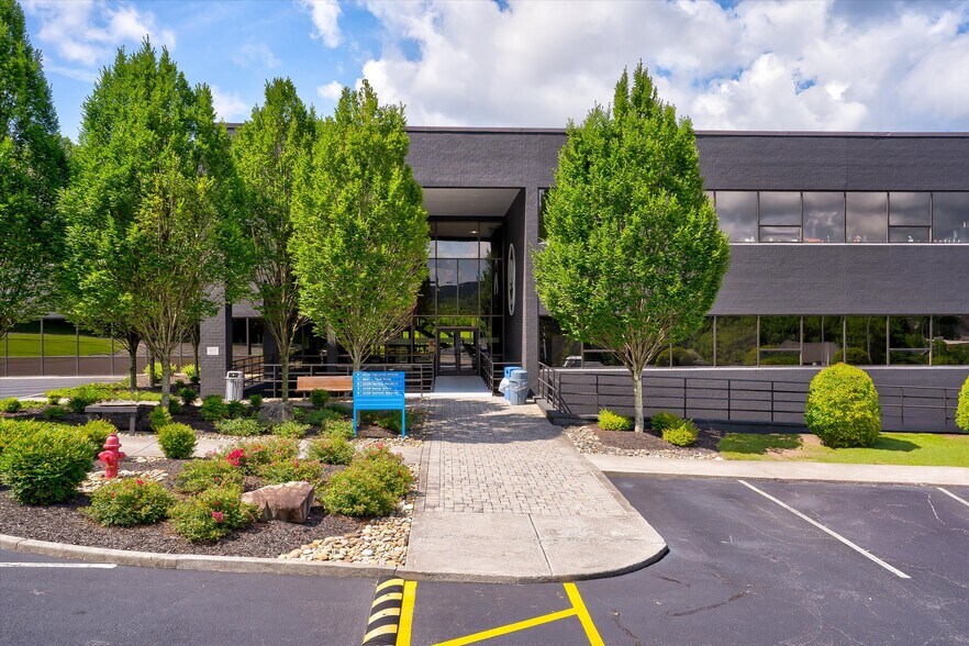 More Photos Of , Oak Ridge Office For Sale