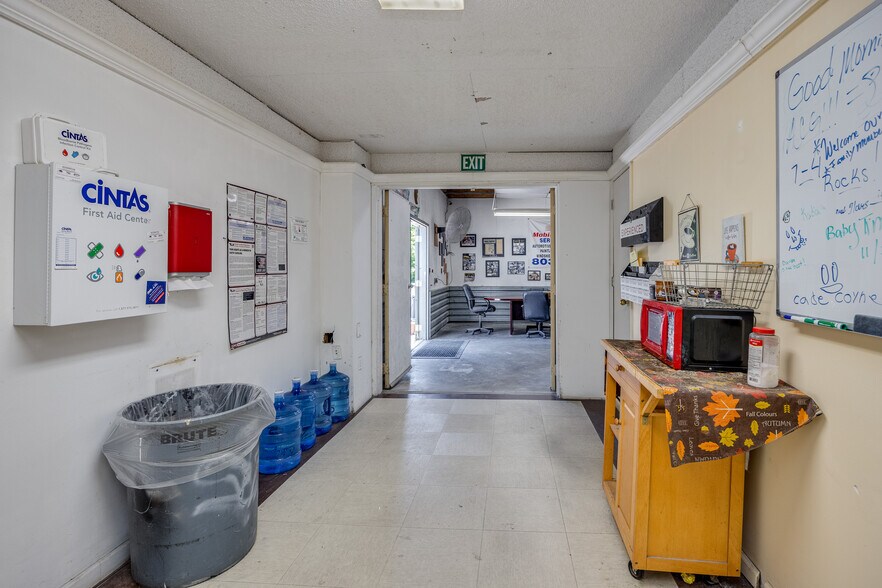 More Photos Of 4431 Augusta Rd, Lexington Light Distribution For Sale