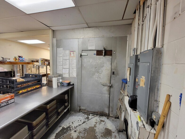 More Photos Of 530 Devine St, Columbia Restaurant For Sale