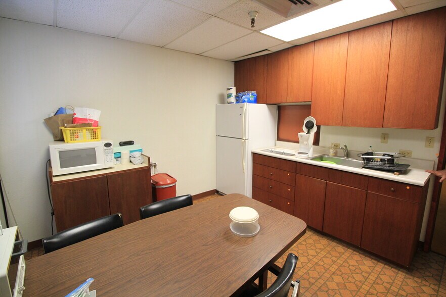 More Photos Of 1628 Democrat St, Honolulu Warehouse For Sale