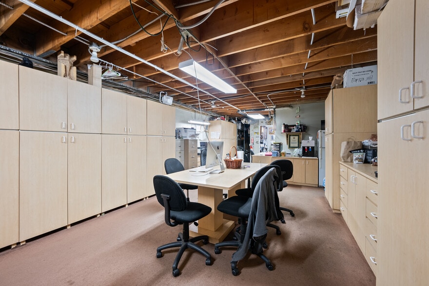 More Photos Of 23661 Newhall Ave, Santa Clarita Freestanding For Sale