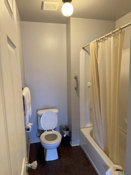 More Photos Of 698 E Polk St, Coalinga Hotel For Sale