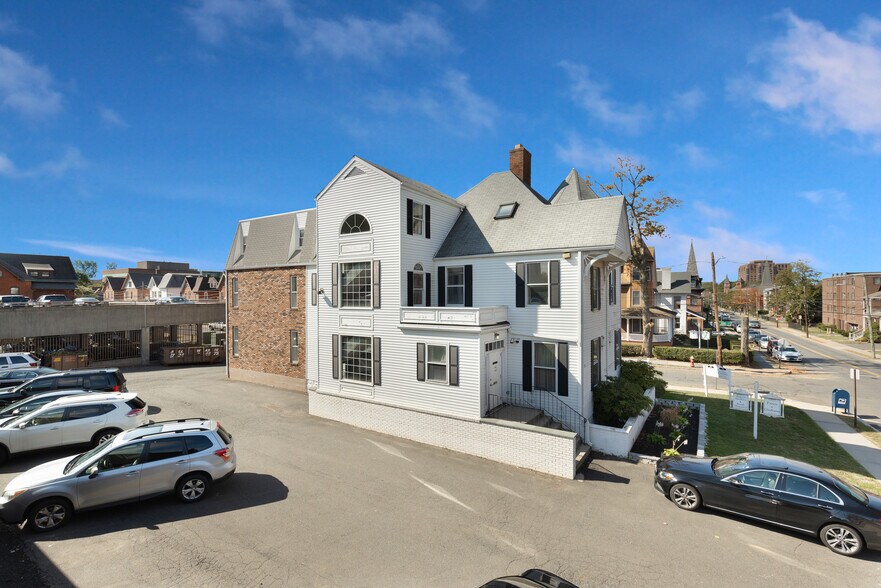 More Photos Of 39 Russ St, Hartford Office For Lease