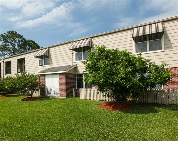 More Photos Of 111 Skyview Ter, Friendswood Apartments For Sale