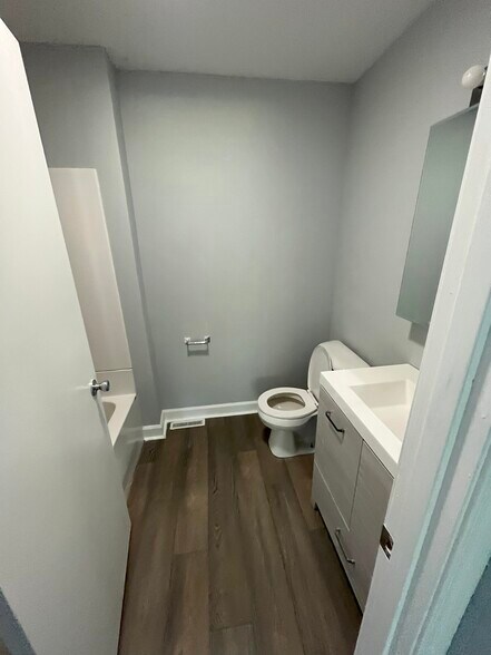 More Photos Of 126 W Maple Ave, Mundelein Apartments For Sale