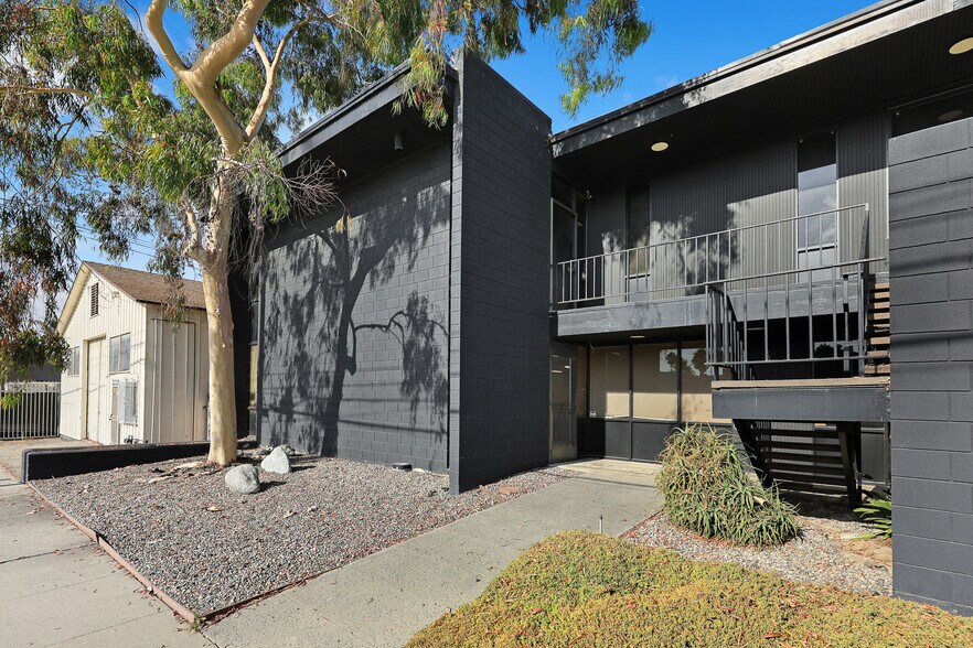 More Photos Of 2702 Saint Louis Ave, Signal Hill Warehouse For Lease