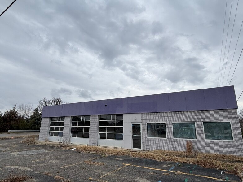 Primary Photo Of 1971 McCrays Mill Rd, Sumter Auto Repair For Sale