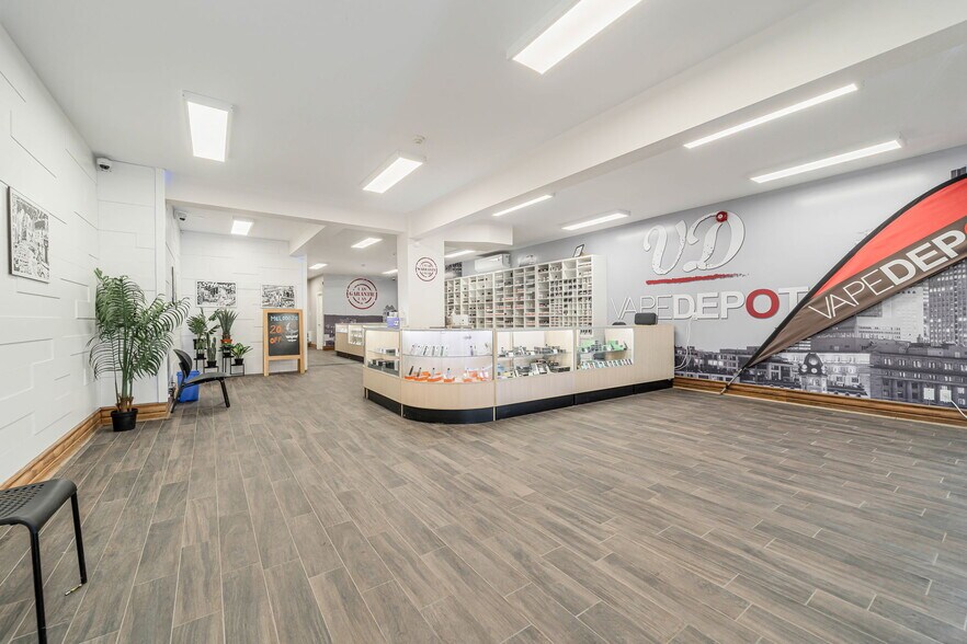 More Photos Of 6092-6120 Ch De La Côte-Des-Neiges, Montréal Storefront Retail Office For Lease