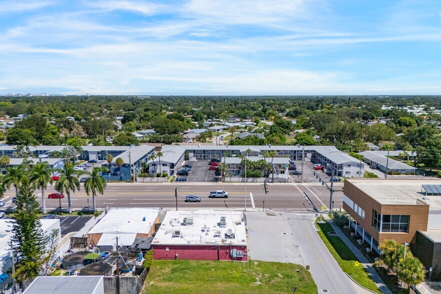 More Photos Of 3090 Bee Ridge Rd, Sarasota Convenience Store For Sale