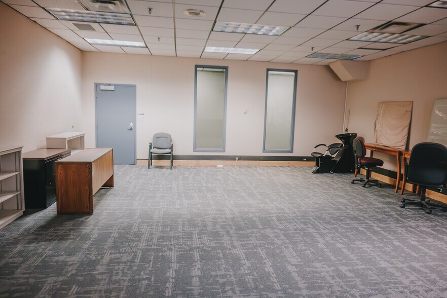More Photos Of 136 Center St, Old Town Office For Sale