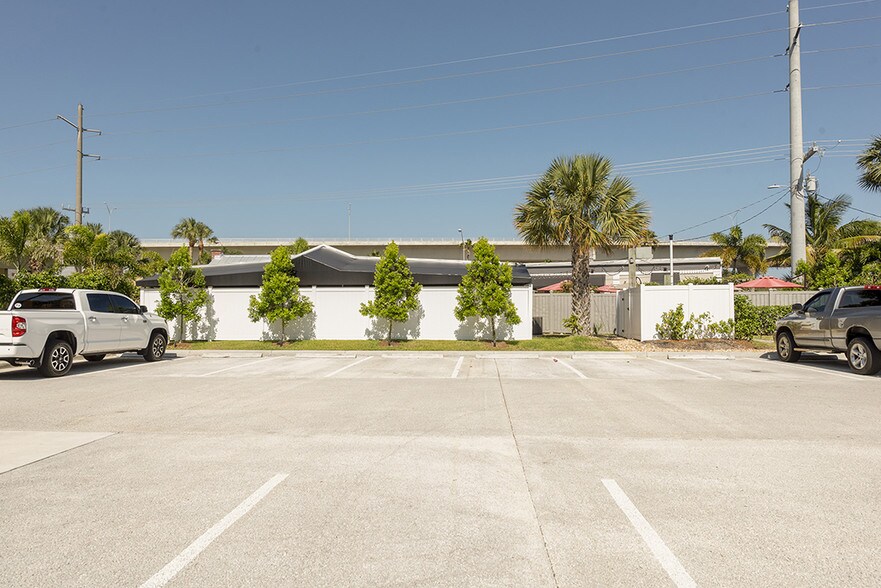 More Photos Of 514 NW Dixie Hwy, Stuart Restaurant For Sale