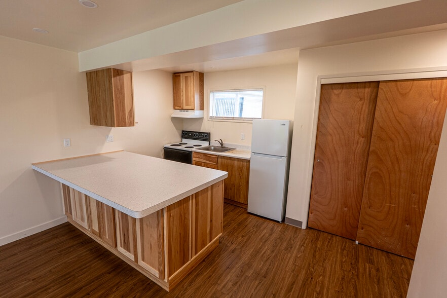 More Photos Of 9037 16th Ave SW, Seattle Apartments For Sale