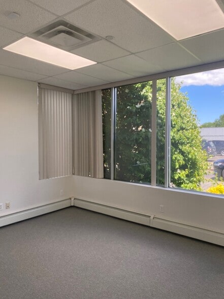 More Photos Of 63-65 Austin Blvd, Commack Warehouse For Lease