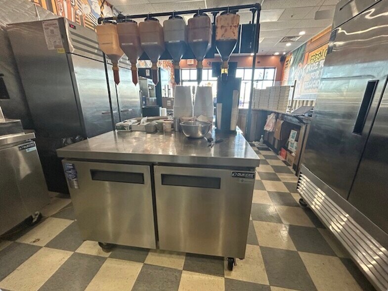 More Photos Of 7000 S Harlem Ave, Bridgeview Freestanding For Lease