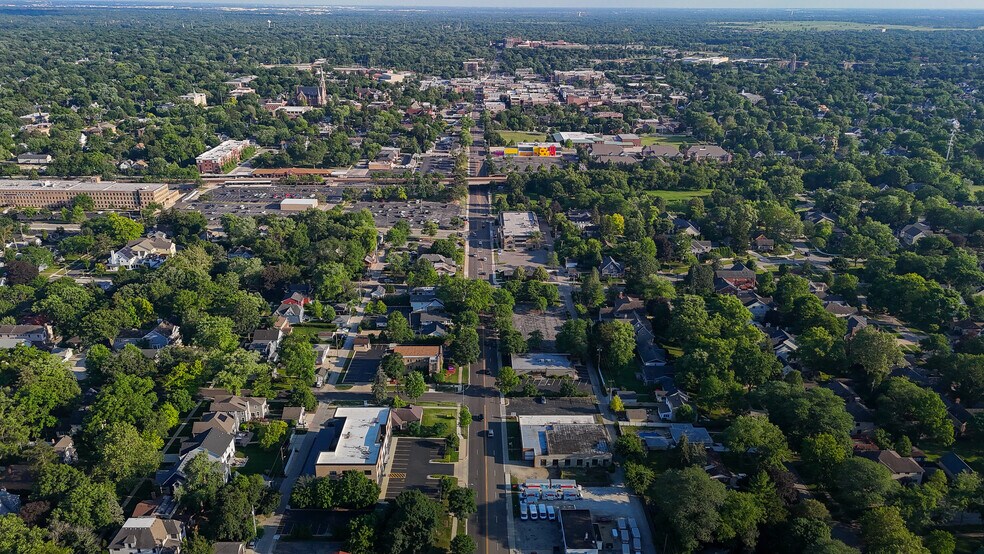 More Photos Of 655 N Washington St, Naperville Service For Sale