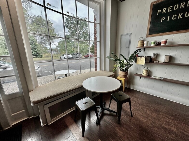 More Photos Of 3 Strickland Rd, Cos Cob Freestanding For Lease