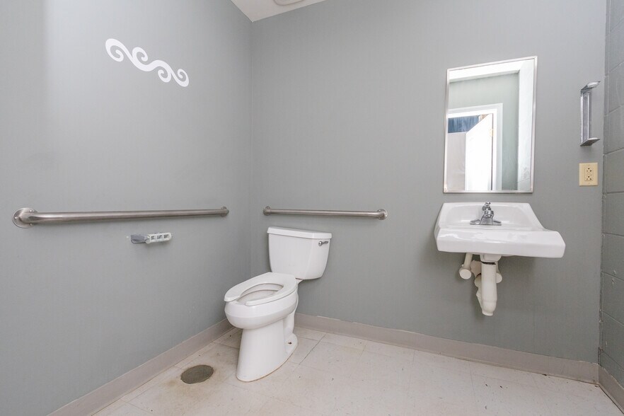 More Photos Of 4365-4373 Highway 24, Anderson Storefront Retail Office For Lease