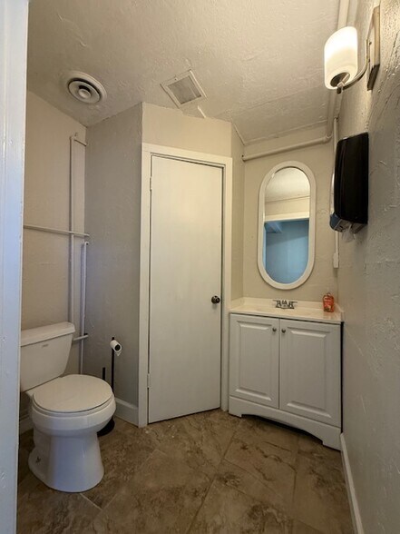 More Photos Of 1715 N Broadway Ave, Oklahoma City Office For Lease