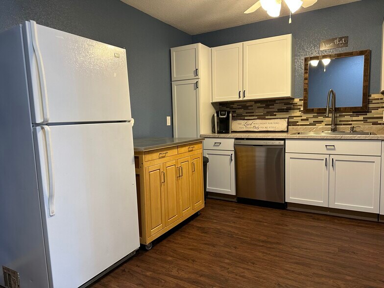 More Photos Of 2213 229th Pl, Ames Office For Lease