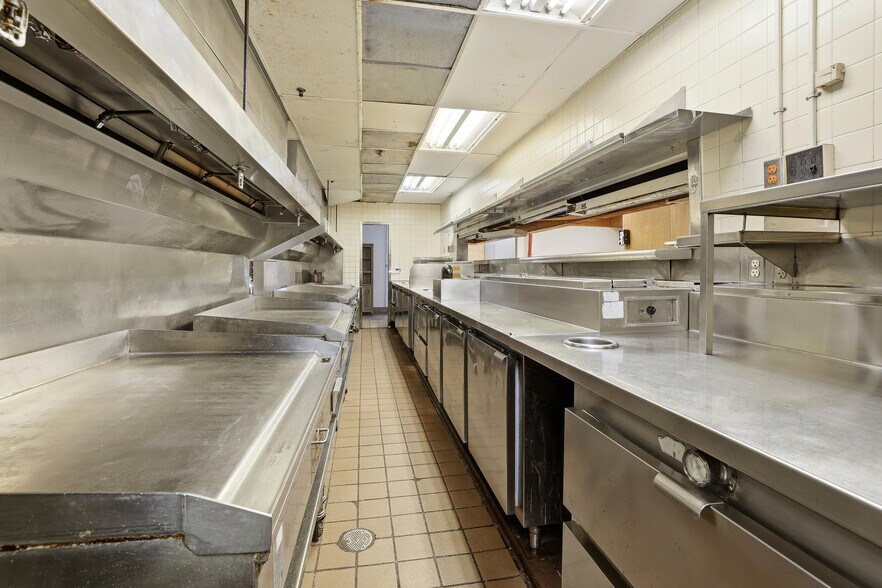 More Photos Of 143 Division St, Stevens Point Restaurant For Sale