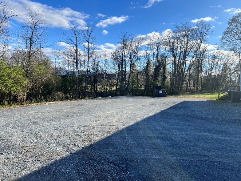 More Photos Of 2608 Lakeside Dr, Lynchburg Office For Lease