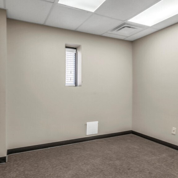 More Photos Of 4327 SW 21st St, Oklahoma City Warehouse For Lease