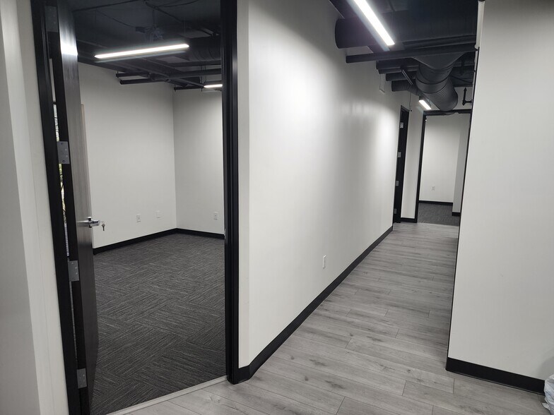 More Photos Of 6450 E Cave Creek Rd, Cave Creek Storefront Retail Office For Lease