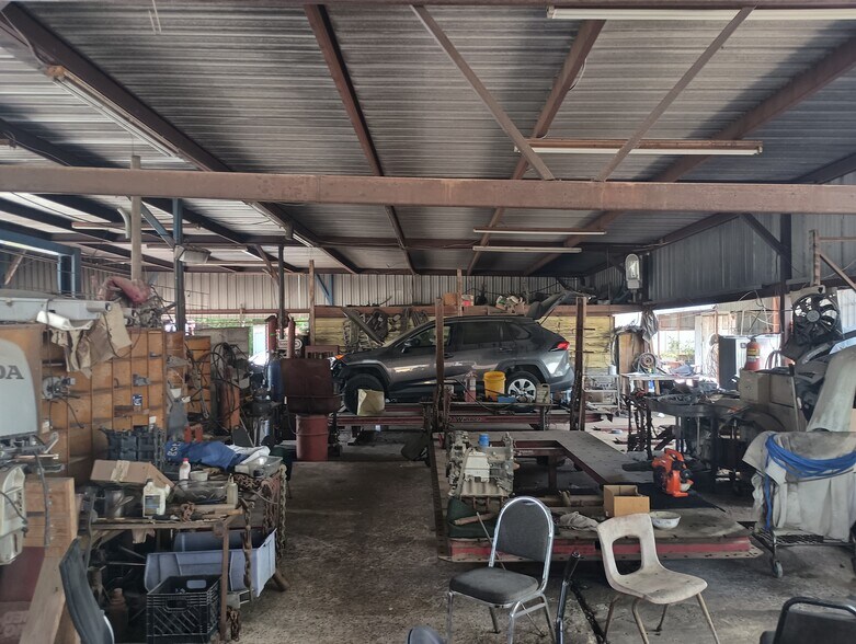 More Photos Of 7206 Killough St, Houston Auto Repair For Lease