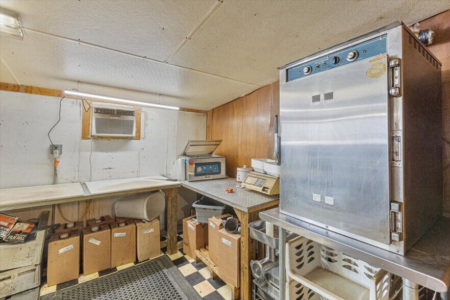 More Photos Of 206 1st St, Soldier Restaurant For Sale