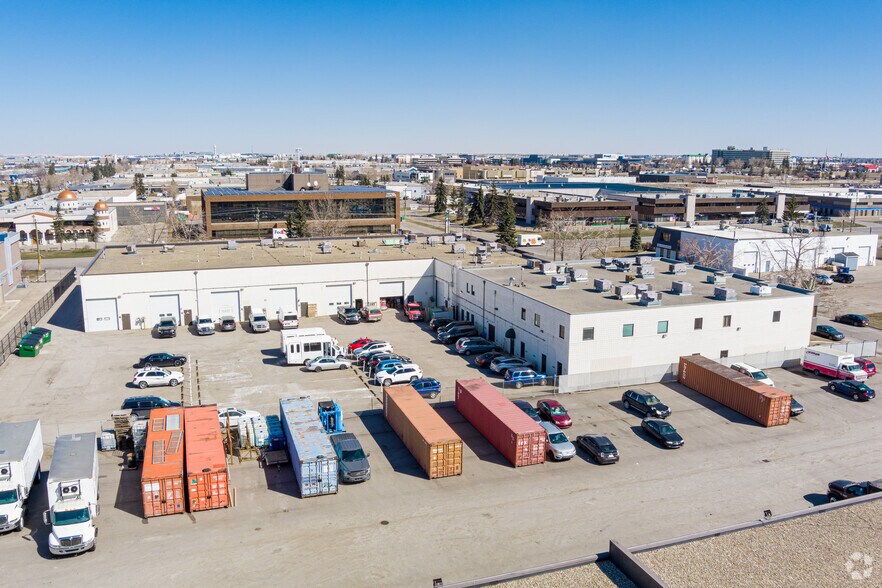 More Photos Of 2115 27th Ave NE, Calgary Flex For Lease