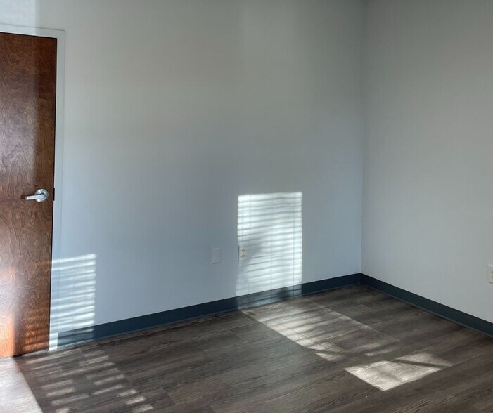 More Photos Of 1015 Nine North Dr, Alpharetta Light Distribution For Lease