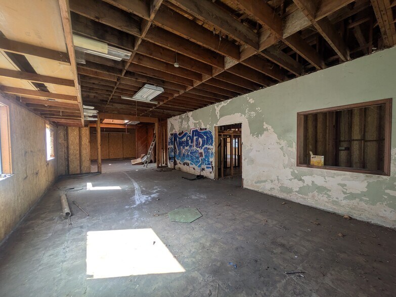 More Photos Of 194 S 24th St, San Jose Showroom For Sale
