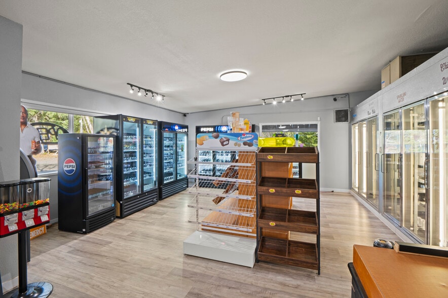 More Photos Of 2810 E Spencer Lake Rd, Shelton General Retail For Sale