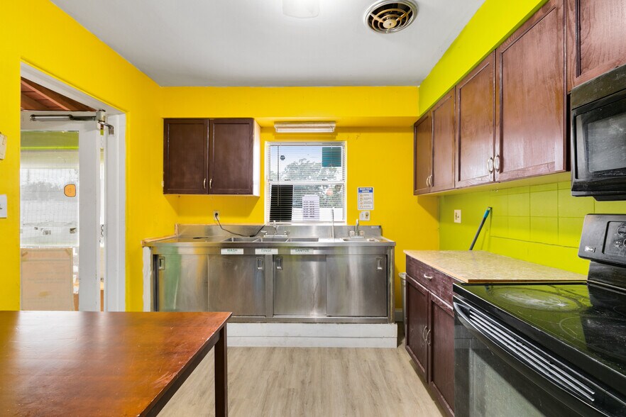 More Photos Of 4607 N Pine Hills Rd, Orlando Office Residential For Sale