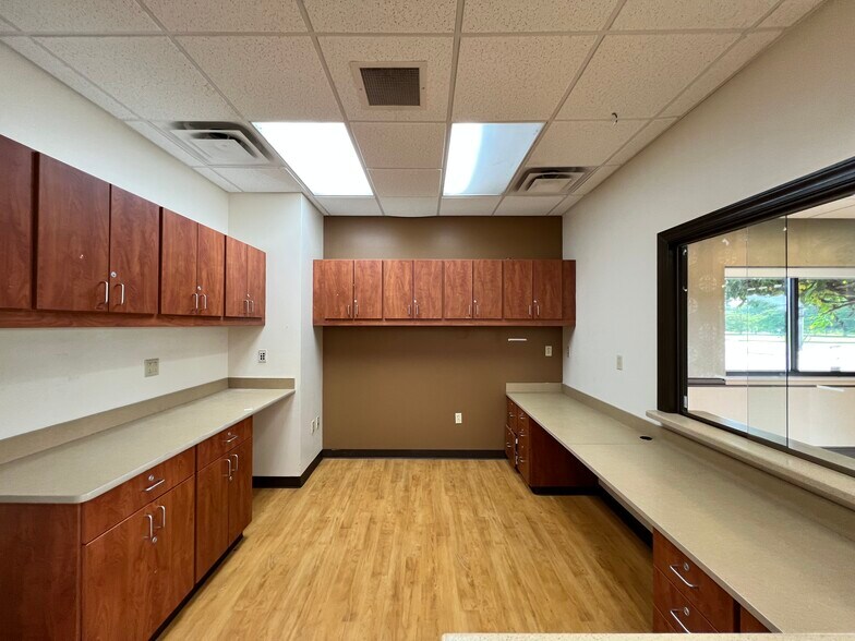 More Photos Of 923 S Broadway, Portland Medical For Sale