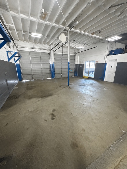 More Photos Of 15217 US 301, Dade City Office For Lease