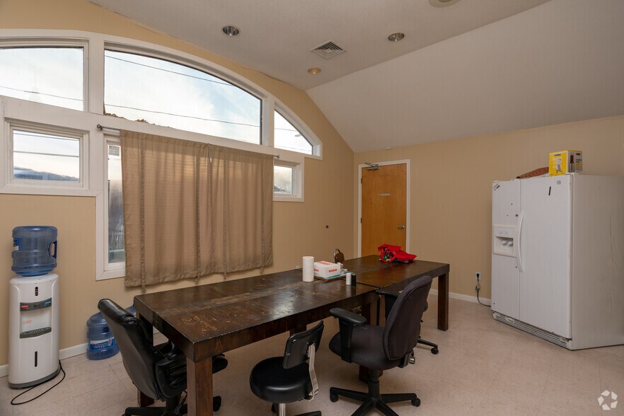 More Photos Of 169 Middle St, Bristol Medical For Sale