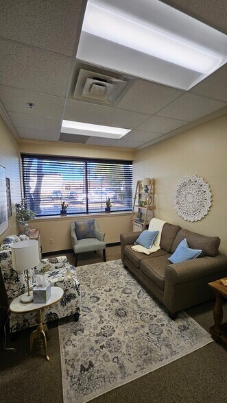 More Photos Of 211 E Parkwood Ave, Friendswood Office For Sale