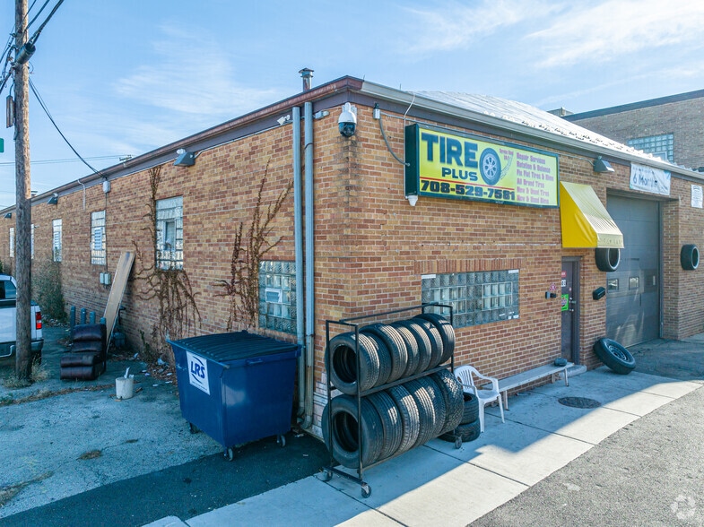 More Photos Of 9201-9207 S Keating, Oak Lawn Self Storage For Lease