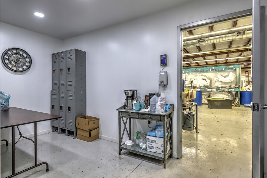 More Photos Of 15 Container Dr, Terryville Manufacturing For Sale