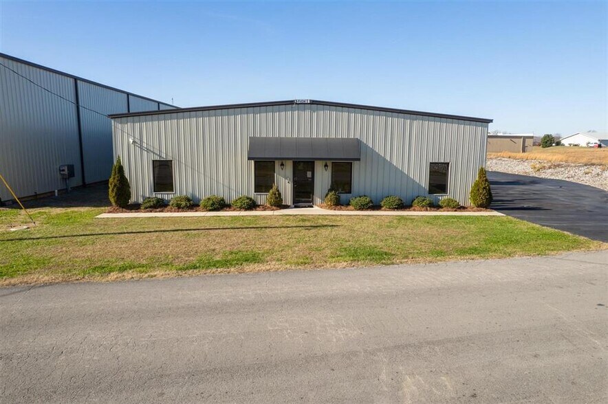 More Photos Of 252 Commerce Dr, Tompkinsville Warehouse For Sale