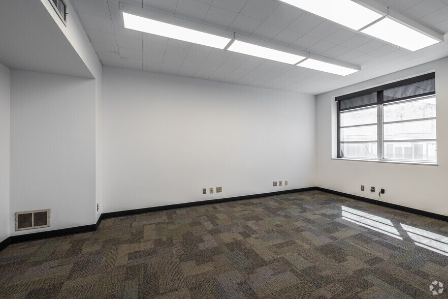 More Photos Of 800 Broadway St, San Antonio Office For Sale