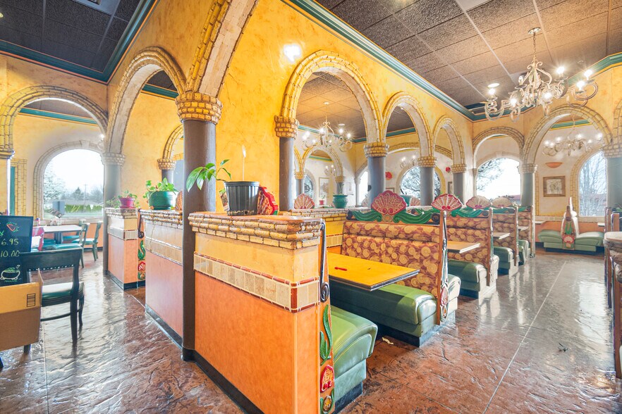 More Photos Of 2807 W 10th Ave, Kennewick General Retail For Sale