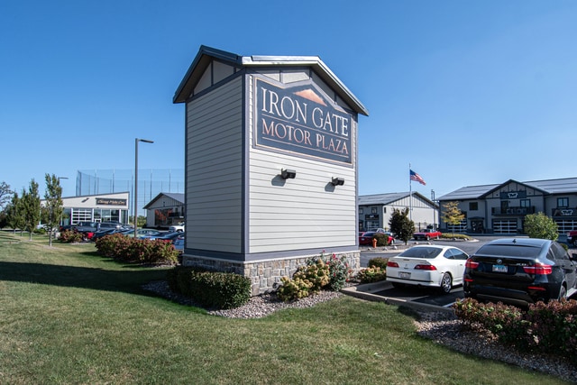 More Photos Of 2220 Ferry Rd, Naperville Showroom For Sale