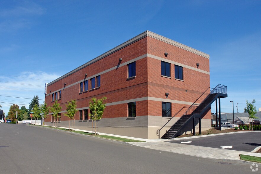 Primary Photo Of 9975 SW Frewing St, Tigard Office For Lease