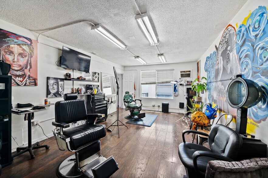 More Photos Of 355-359 N Fairfax Ave, Los Angeles Storefront Retail Office For Lease