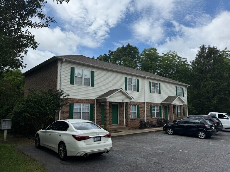 More Photos Of 1310 14th Street Dr NE, Hickory Multifamily For Sale